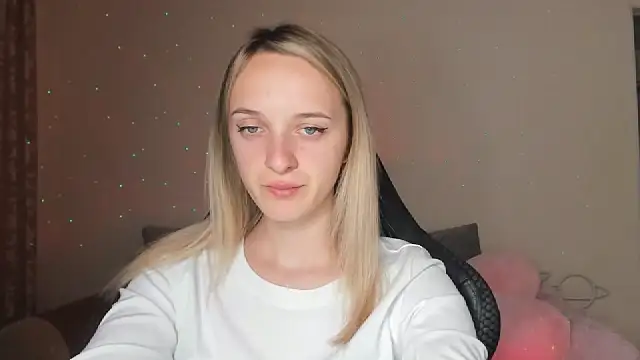 Snapshot of RouseReed chatting on 09-25-25, 12:09 RouseReed online show from 09-25-25, 12:09