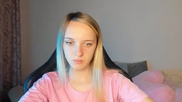 Snapshot of RouseReed chatting on 09-28-25, 06:30 RouseReed online show from 09-28-25, 06:30