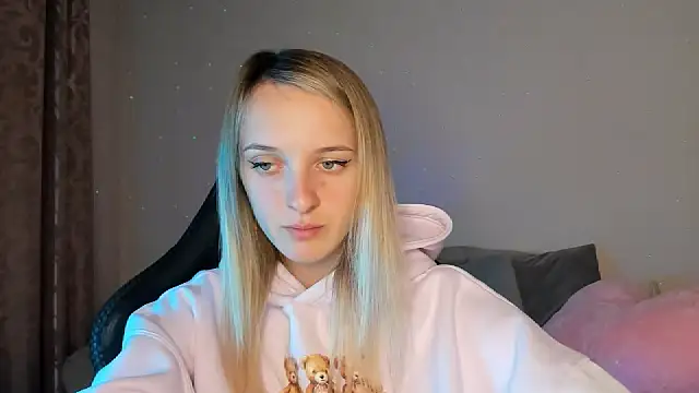 Snapshot of RouseReed chatting on 10-01-25, 12:22 RouseReed online show from 10-01-25, 12:22