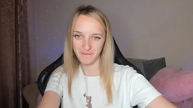 Snapshot of RouseReed chatting on 10-02-25, 11:50 RouseReed online show from 10-02-25, 11:50