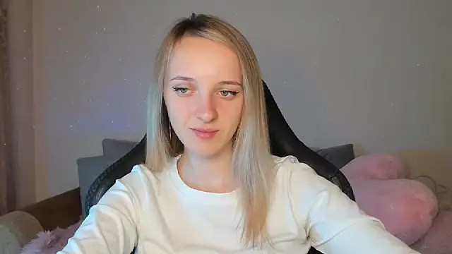 Snapshot of RouseReed chatting on 10-04-25, 06:22 RouseReed online show from 10-04-25, 06:22