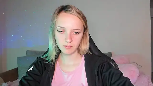 Snapshot of RouseReed chatting on 10-05-25, 06:34 RouseReed online show from 10-05-25, 06:34