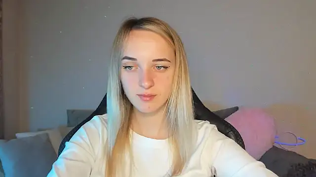 Snapshot of RouseReed chatting on 10-06-25, 06:33 RouseReed online show from 10-06-25, 06:33