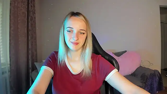 Snapshot of RouseReed chatting on 10-08-25, 12:03 RouseReed online show from 10-08-25, 12:03