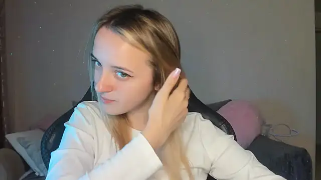 Snapshot of RouseReed chatting on 10-13-25, 06:24 RouseReed online show from 10-13-25, 06:24