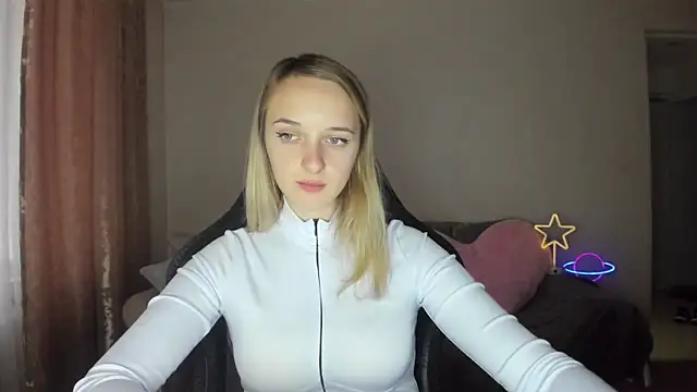 Snapshot of RouseReed chatting on 10-22-25, 12:05 RouseReed online show from 10-22-25, 12:05