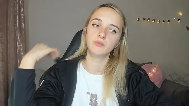 Snapshot of RouseReed chatting on 10-24-25, 10:55 RouseReed online show from 10-24-25, 10:55