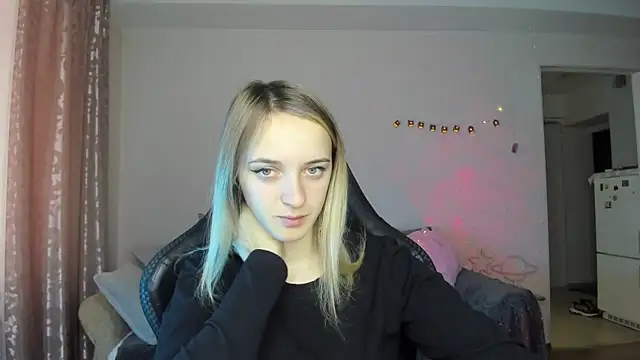 Snapshot of RouseReed chatting on 10-26-25, 07:36 RouseReed online show from 10-26-25, 07:36