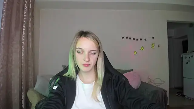 Snapshot of RouseReed chatting on 11-01-25, 01:24 RouseReed online show from 11-01-25, 01:24