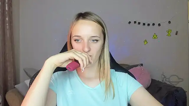 Snapshot of RouseReed chatting on 11-03-25, 01:01 RouseReed online show from 11-03-25, 01:01