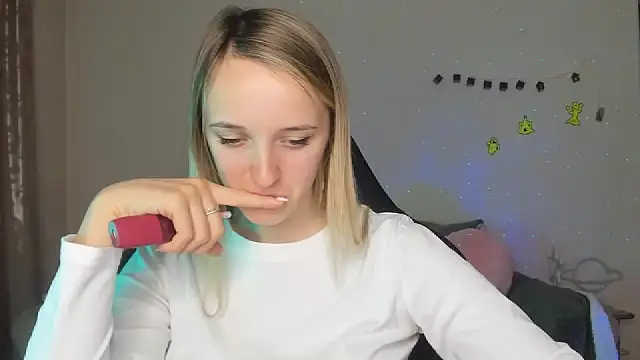 Snapshot of RouseReed chatting on 11-06-25, 01:23 RouseReed online show from 11-06-25, 01:23