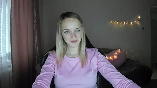 Snapshot of RouseReed chatting on 11-11-25, 12:49 RouseReed online show from 11-11-25, 12:49