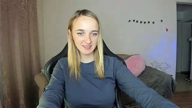 Snapshot of RouseReed chatting on 11-13-25, 01:21 RouseReed online show from 11-13-25, 01:21