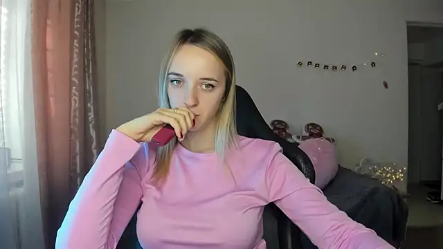 Snapshot of RouseReed chatting on 11-14-25, 07:40 RouseReed online show from 11-14-25, 07:40