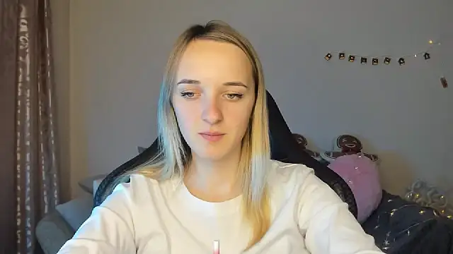 Snapshot of RouseReed chatting on 11-15-25, 01:29 RouseReed online show from 11-15-25, 01:29