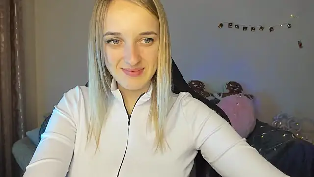 Snapshot of RouseReed chatting on 11-16-25, 01:06 RouseReed online show from 11-16-25, 01:06