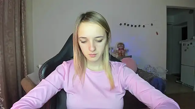 Snapshot of RouseReed chatting on 11-17-25, 07:25 RouseReed online show from 11-17-25, 07:25