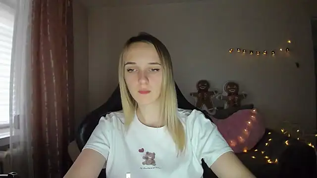 Snapshot of RouseReed chatting on 11-21-25, 07:18 RouseReed online show from 11-21-25, 07:18