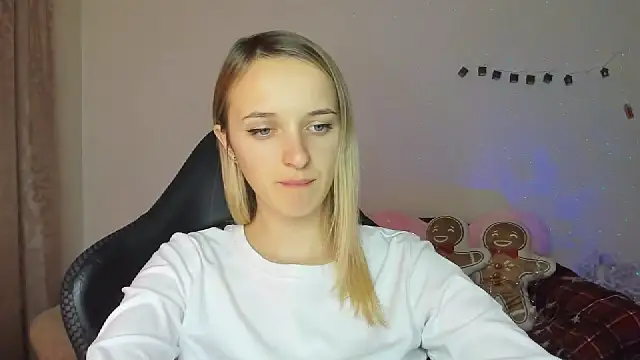 Snapshot of RouseReed chatting on 11-23-25, 01:11 RouseReed online show from 11-23-25, 01:11