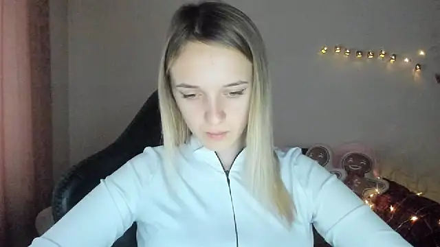 Snapshot of RouseReed chatting on 11-30-25, 07:23 RouseReed online show from 11-30-25, 07:23