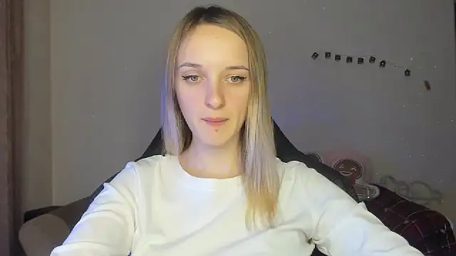 Snapshot of RouseReed chatting on 12-03-25, 01:20 RouseReed online show from 12-03-25, 01:20