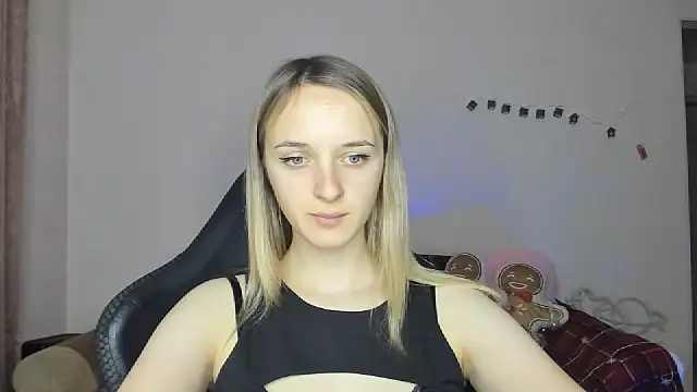 Snapshot of RouseReed chatting on 12-04-25, 12:58 RouseReed online show from 12-04-25, 12:58