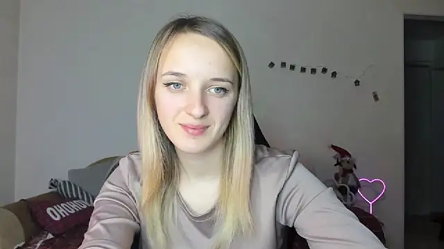 Snapshot of RouseReed chatting on 12-15-25, 01:15 RouseReed online show from 12-15-25, 01:15