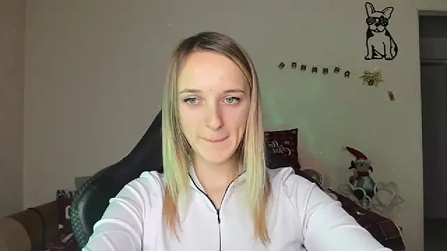 Snapshot of RouseReed chatting on 12-17-25, 01:17 RouseReed online show from 12-17-25, 01:17