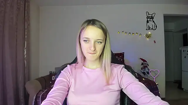 Snapshot of RouseReed chatting on 12-18-25, 01:06 RouseReed online show from 12-18-25, 01:06