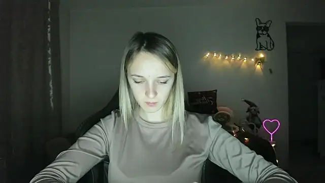 Snapshot of RouseReed chatting on 12-19-25, 01:29 RouseReed online show from 12-19-25, 01:29