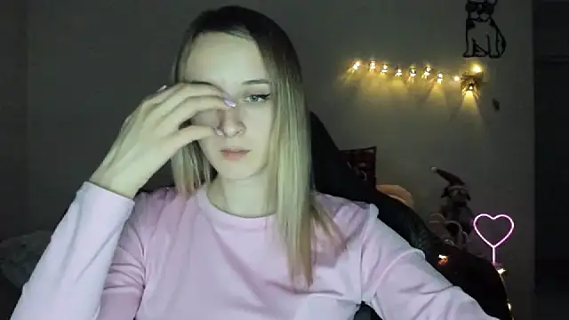 Snapshot of RouseReed chatting on 12-20-25, 01:29 RouseReed online show from 12-20-25, 01:29