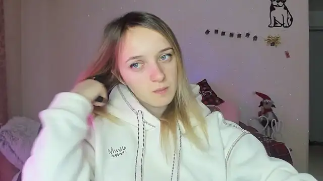 Snapshot of RouseReed chatting on 01-11-26, 07:24 RouseReed online show from 01-11-26, 07:24