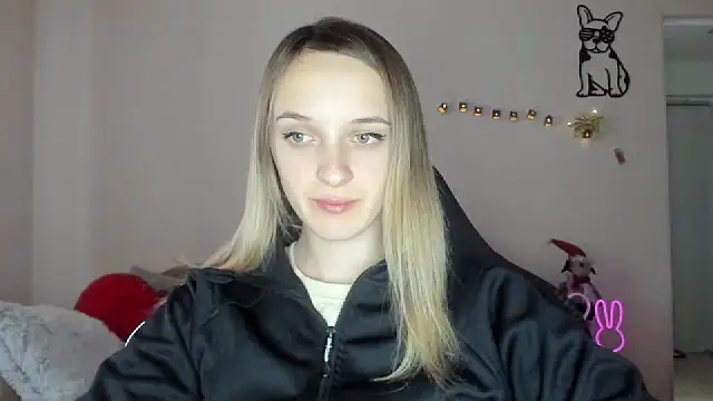 Snapshot of RouseReed chatting on 01-15-26, 01:05 RouseReed online show from 01-15-26, 01:05