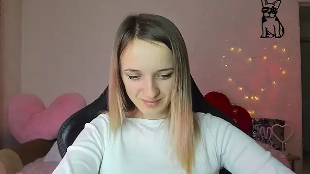 Snapshot of RouseReed chatting on 02-19-26, 01:07 RouseReed online show from 02-19-26, 01:07