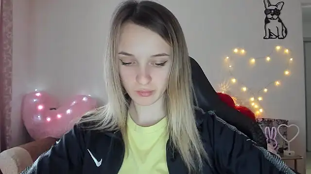 Snapshot of RouseReed chatting on 02-27-26, 01:00 RouseReed online show from 02-27-26, 01:00