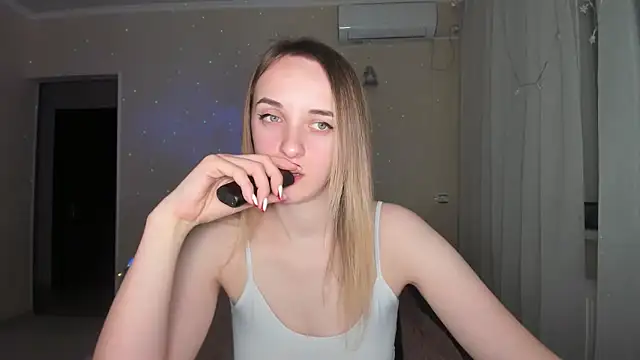 Snapshot of RouseReed chatting on 03-11-26, 08:04 RouseReed online show from 03-11-26, 08:04