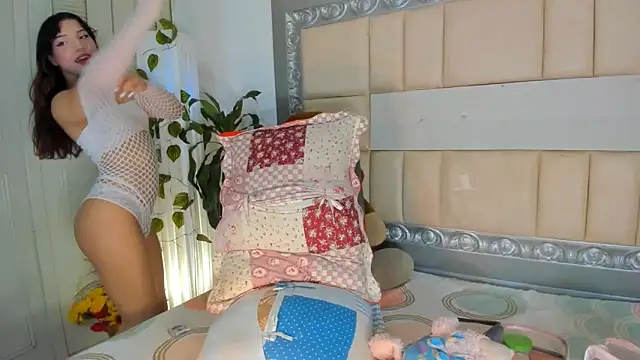 Snapshot of GingerDollx chatting on 12-05-25, 09:00 GingerDollx online show from 12-05-25, 09:00