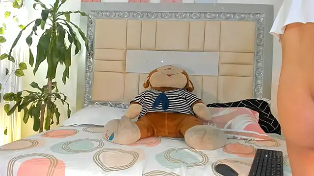 Snapshot of GingerDollx chatting on 12-15-25, 08:13 GingerDollx online show from 12-15-25, 08:13