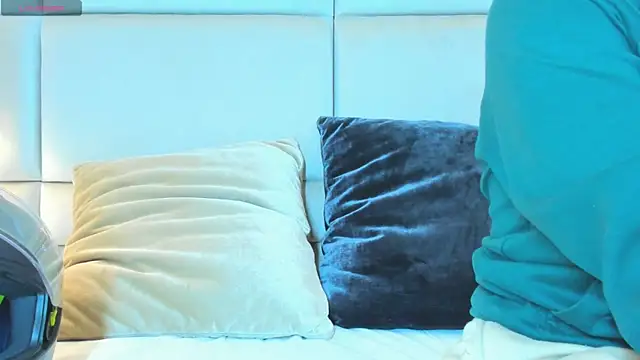 charlotte01   online show from 10-04-25, 10:13