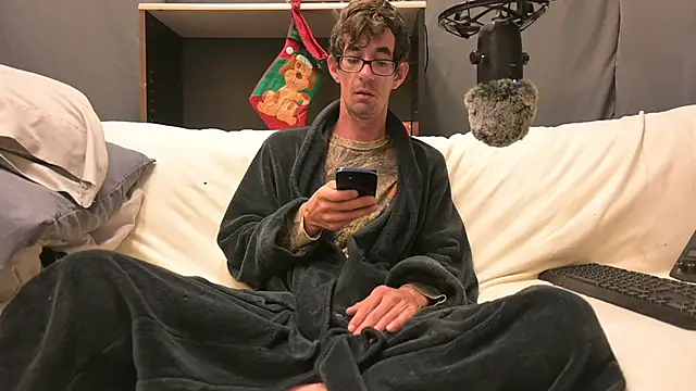 Snapshot of joeiandola chatting on 12-21-25, 06:26 joeiandola online show from 12-21-25, 06:26