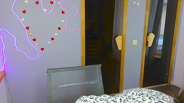 Snapshot of EmmyGreans chatting on 02-25-25, 12:45 EmmyGreans online show from 02-25-25, 12:45