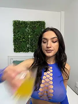 Snapshot of AylinRoss chatting on 01-15-25, 07:05 AylinRoss online show from 01-15-25, 07:05