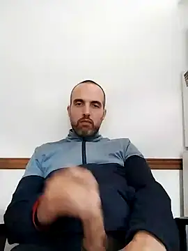 leon3875 online show from 12-12-24, 03:27