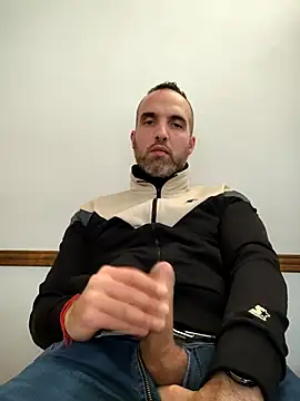 leon3875 online show from 09-10-25, 03:23