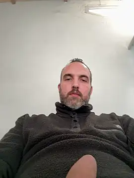 leon3875 online show from 06-18-26, 03:27