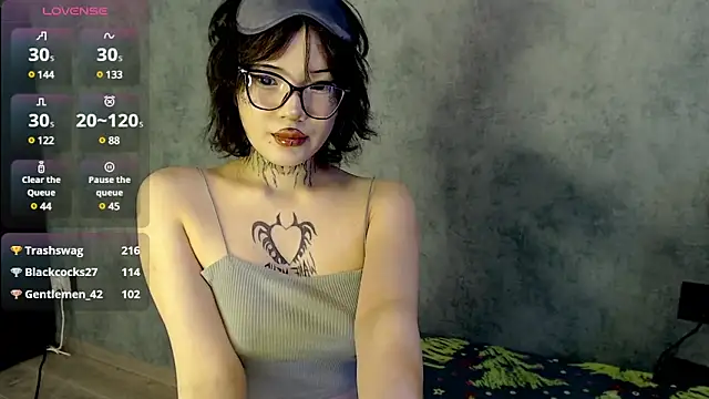 Snapshot of LizzieLight chatting on 12-16-24, 05:38 LizzieLight online show from 12-16-24, 05:38