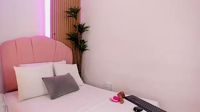 Mara Betancurt online show from 04-28-26, 08:14