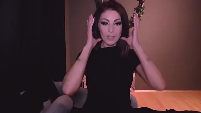 Saintrebella online show from 12-10-24, 01:22