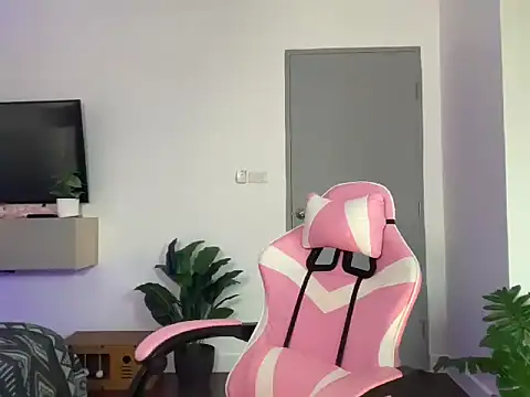 Snapshot of juicyshow_ chatting on 09-22-25, 01:29 juicyshow online show from 09-22-25, 01:29