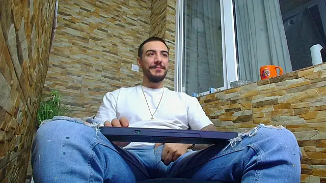 Snapshot of AndrewBanner chatting on 01-15-25, 04:57 AndrewBanner online show from 01-15-25, 04:57
